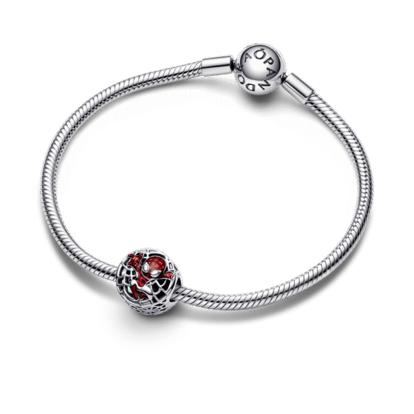 792350C01_3.png Charm Plata 925 - Spiderman de Marvel elevándose por la ciudad